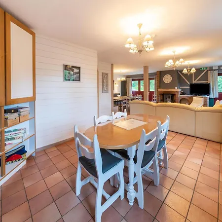 Spacious Group In Holiday home Wanne